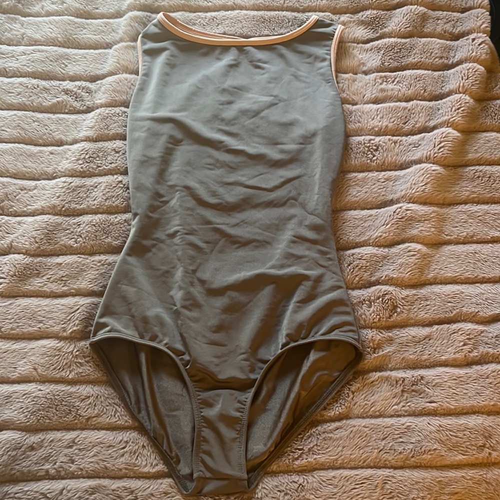 Brown and Peach Mariia Adult Medium